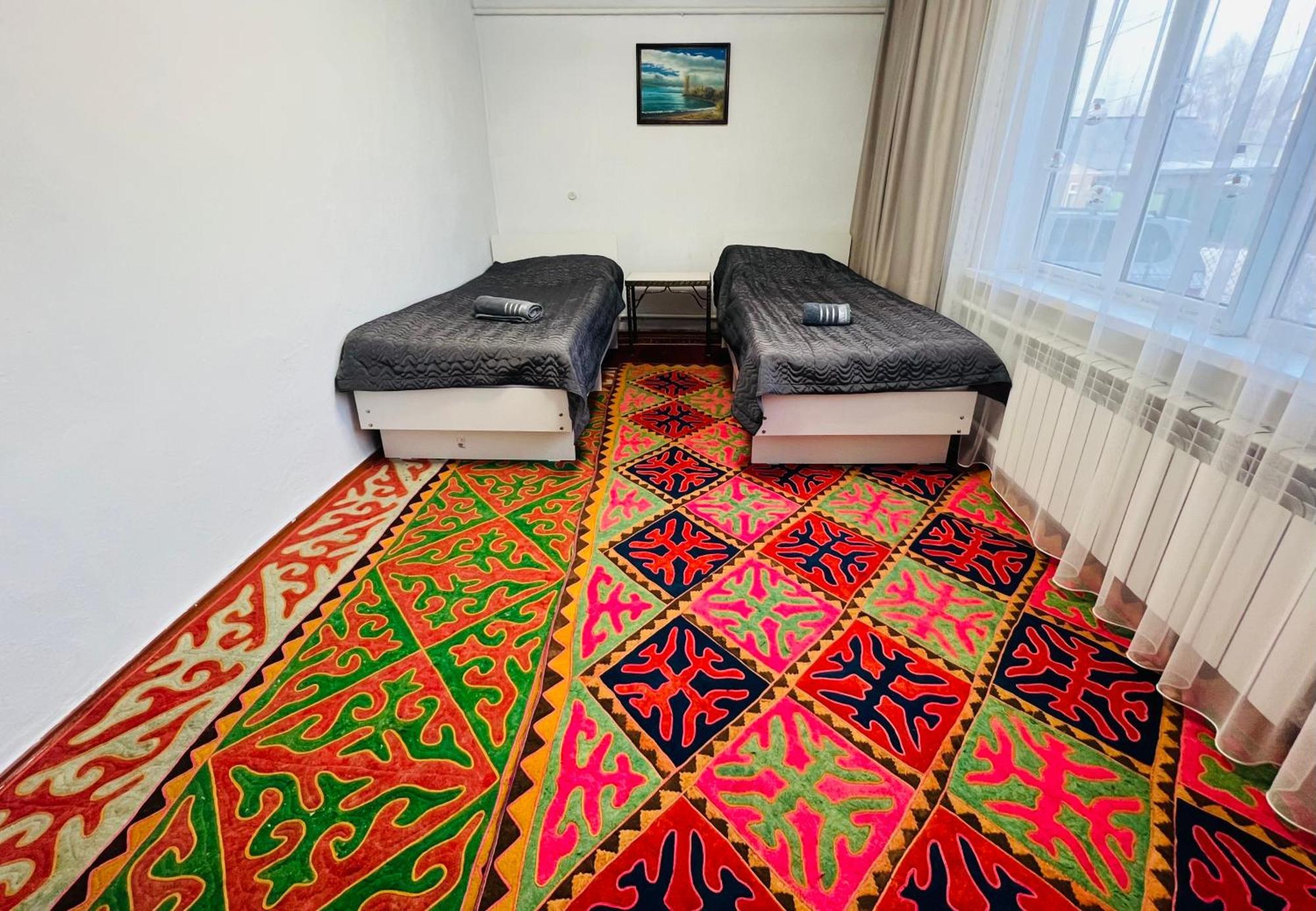 Guesthouse Greathome Karakol Exterior foto